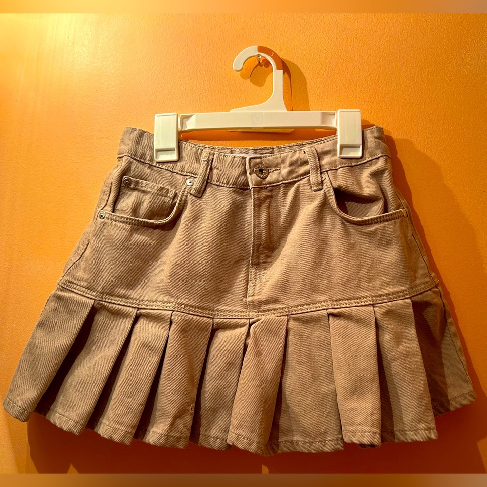 Never worn! Bershka UK 🇬🇧 Pleated Khaki Mini Skirt👡🎀👒